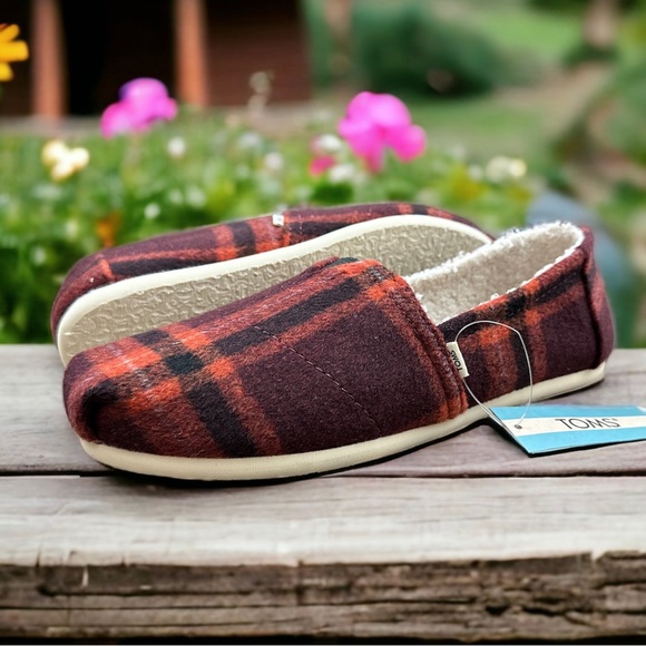 NIB Toms Belmont Faux Shearling Slip On Loafers Flats Red Plaid 8 38.5 - Picture 3 of 11